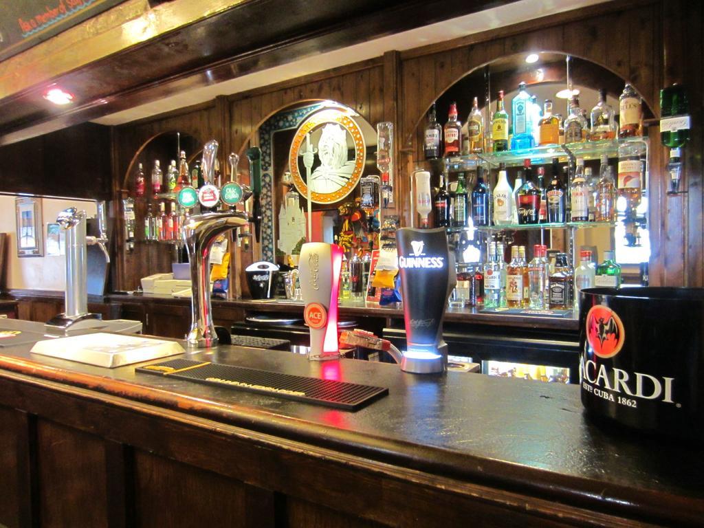 The Grail Court Hotel Burton-upon-Trent Eksteriør billede